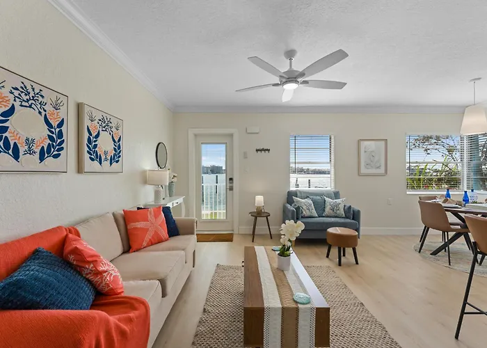 With Heated Pool - Waterfront View, Steps To - Coral C-2 Resort *