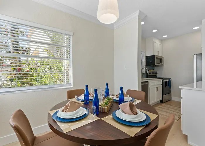 Resort With Heated Pool - Waterfront View, Steps To - Coral C-2 Clearwater Beach