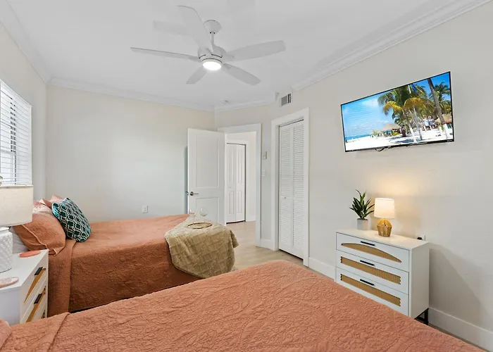 With Heated Pool - Waterfront View, Steps To - Coral C-2 *