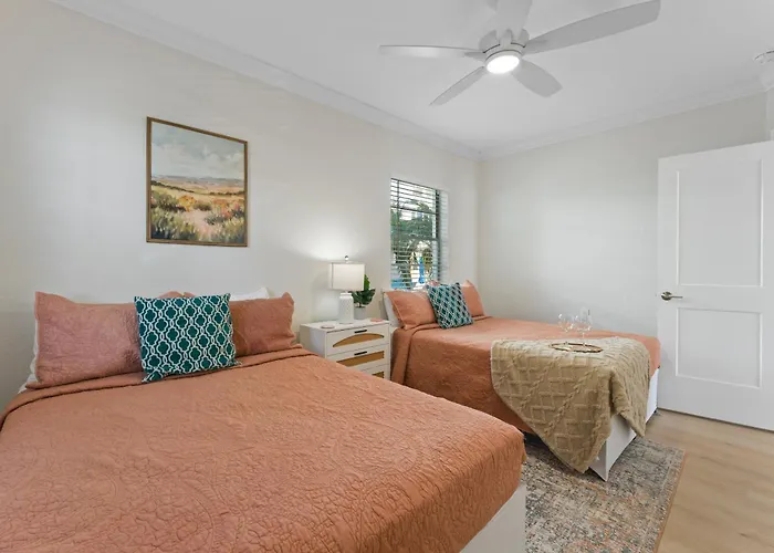 Resort With Heated Pool - Waterfront View, Steps To - Coral C-2 Clearwater Beach