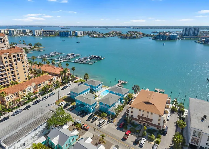 Resort With Heated Pool - Waterfront View, Steps To - Coral C-2 Clearwater Beach